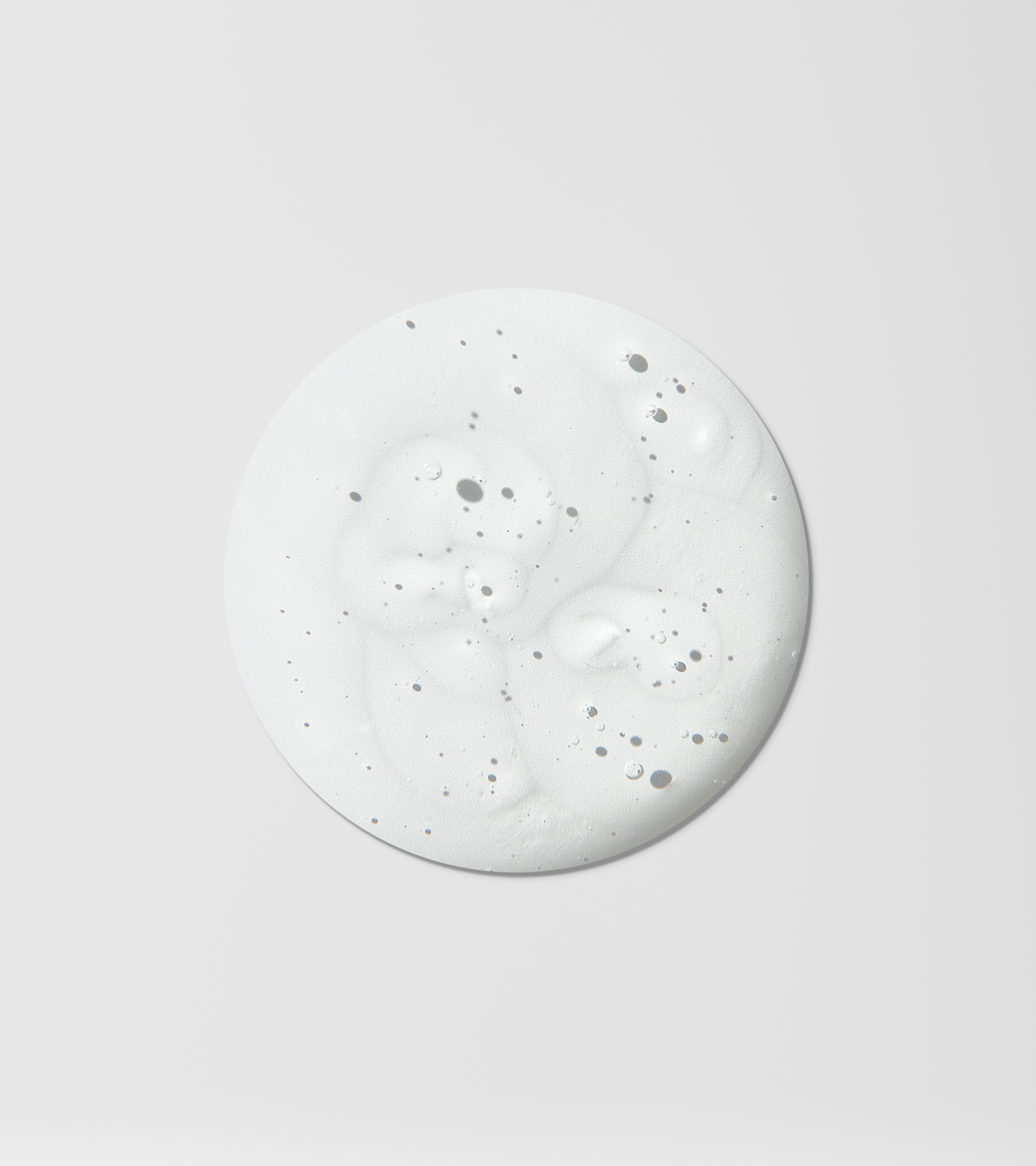 iraltone_hair-scalp-care_reset-deep-cleansing-shampoo_packshot_grey-background_texture-01_2026